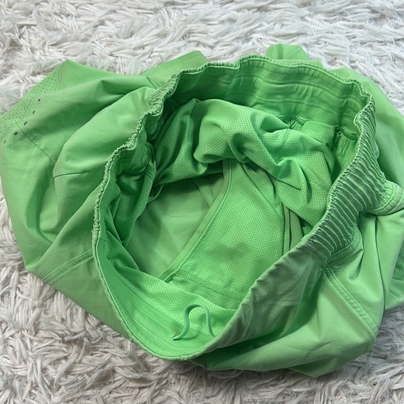 Lululemon Hotty Hot High-Rise Short 4" *Special Edition Scream Green Light - Picture 5 of 8